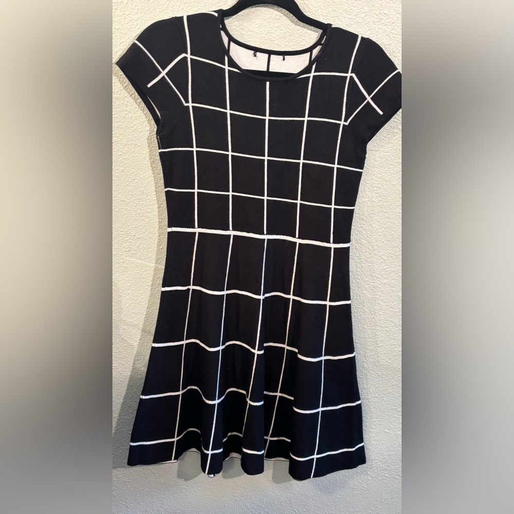 ☀️Chic Black & White window pane plaid dress 
Size-juniors XL/Adult Sm